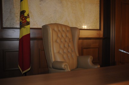 Pentru o zi (26 iunie) ţara va rămînea fără conducere