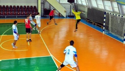Olimpus a dominat întâlnirea, la pauză conducând cu scorul de 17-12