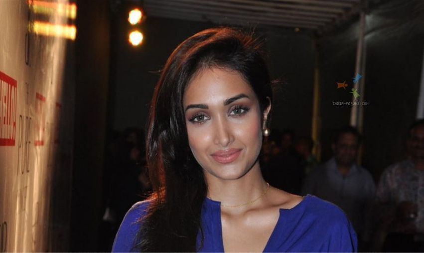 Actriţa Jiah Khan a fost găsită moartă în locuinţa ei din oraşul indian Munbai.