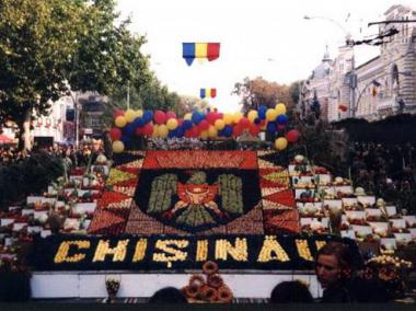 Expoziţii de pictură, dar si un concert extraordinar dedicat sărbătorii oraşului Chişinău