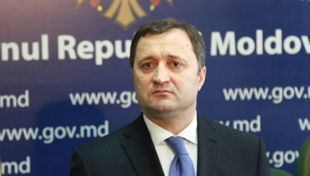 La rândul său, Plahotniuc a calificat declaraţiile lui Filat drept nedemne de funcţia pe care o ocupă.  