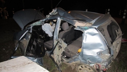 Poliţia Transporturi dă vina preliminar pe şoferul maşinii, care nu a avut răbdare să treacă marfarul.