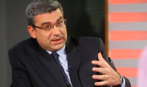 Nu pare să aibă un plan de acţiune în relaţia cu Germania, iar „în materie de parteneriat transatlantic pare debusolat”