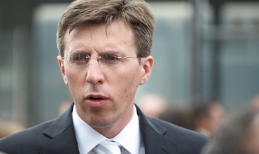 Dorin Chirtoacă, le-a cerut subalternilor ca străzile cu cele mai multe gropi să fie frezate. 
