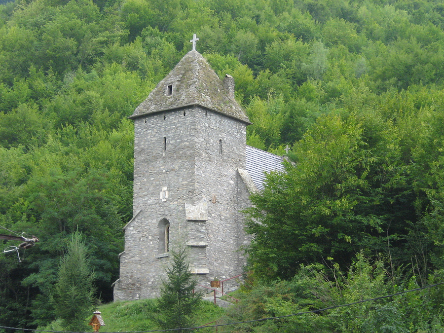 Mănăstirea Colț din județul Hunedoara poate fi executată silit din cauza unei datorii de 6.500 lei