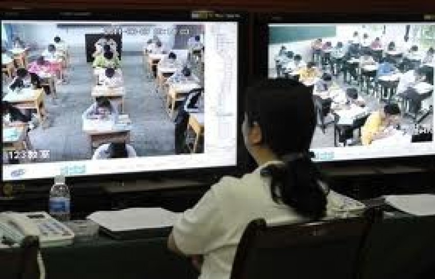 Camerele vor fi menţinute şi vor funcţiona în toate sălile de clasă.