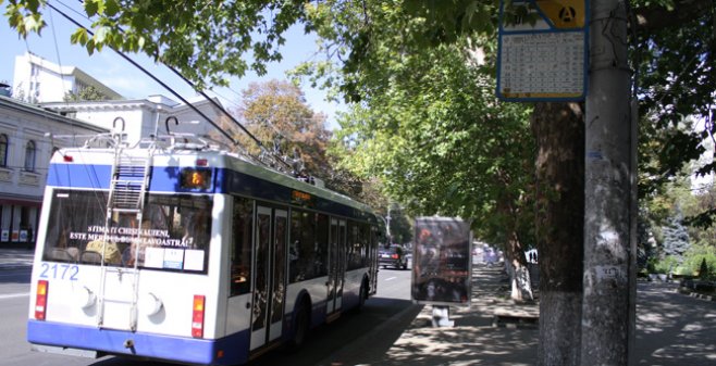 Pe timpul protestelor şoferilor de microbuze municipalitatea a suplinit numărul troleibuzelor şi autobuzelor