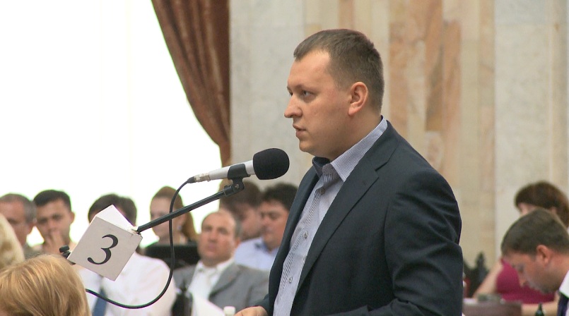 Петренко и остальные два члена этой комиссии от ПКРМ отметили, что во время голосования был нарушен принцип тайного голосования.