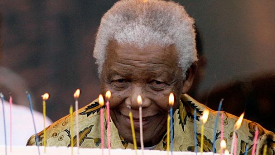 Varianta oficială cu privire la starea lui Nelson Mandela, comunicată de Preşedinţia sud-africană, este că acesta rămâne în stare "critică, dar stabilă".