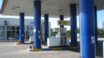 17-летний подросток угрожал продавщице и оператору автозаправки пистолетом. Фото: ramnicusarat.olx.ro