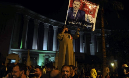 Aceste violenţe sunt cele mai grave de la alegerea lui Morsi, în iunie, el provenind din cadrul mişcării islamiste Fraţii Musulmani. 