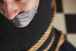 Из Зимбабве вот уже несколько лет приходят сообщения о бандах насильниц, нападающих даже на сотрудников правоохранительных органов.