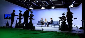 Colaboratori ai postului de televiziune pro-comunist NIT, care şi-a pierdut anterior licenţa de emisie, au trecut cu serviciul la noul post.