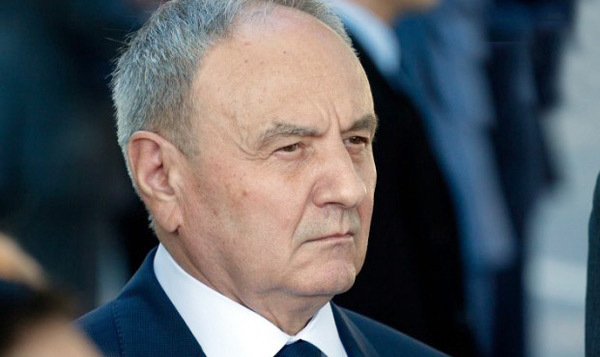  Nicolae Timofti, este chemat să nu promulge unele acte adoptate de către Parlament la 3 mai 2013.