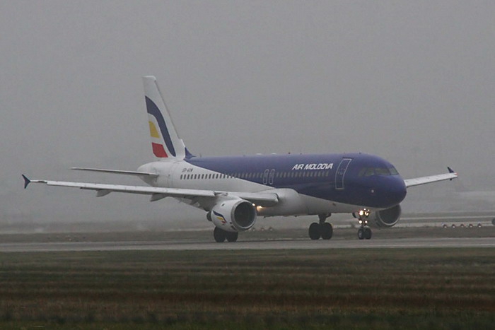 AirMoldova задержала авиарейс, так как лидер либералов Михай Гимпу участвовал в голосовании по Закону о недискриминации.