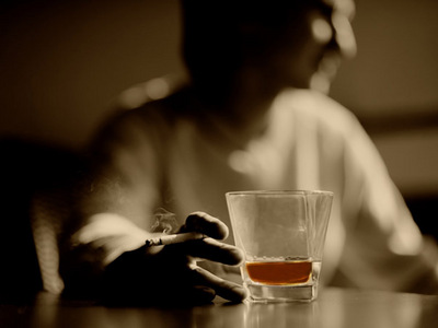 O alternativă la aceste tratamente o reprezintă studiul despre medicamentul "alcool fără durere"