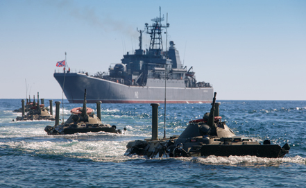  Ministerul rus al Apărării a indicat că nave mari de desant din cadrul Flotei ruse din Marea Baltică s-au alăturat manevrelor din Marea Neagră. 