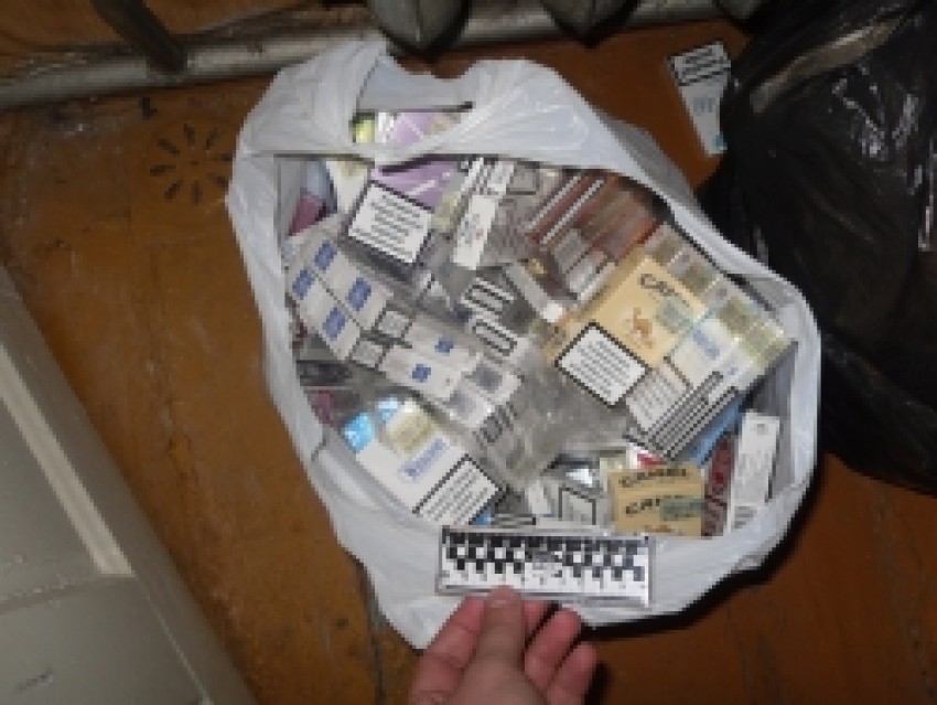 Suspectul a pătruns în încăpere prin spargerea geamului.