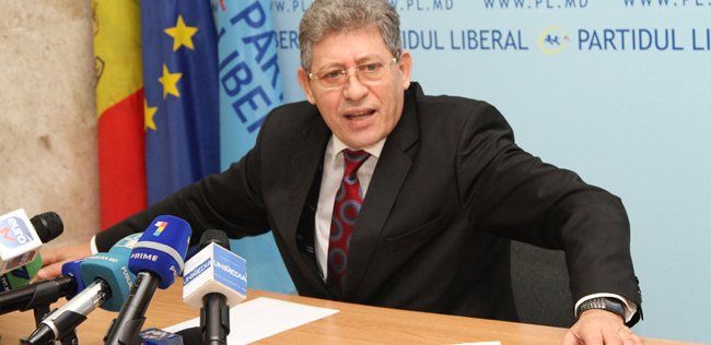 Ghimpu ar fi declarat că interimatul lui Filat este ilegal, invocând două hotărâri din 1999 şi 2000 ale Curţii Constituţionale.