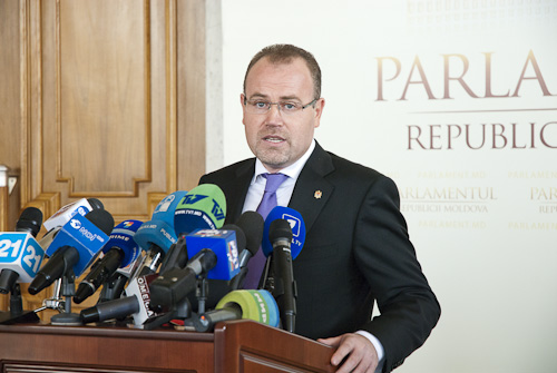La rîndul său, deputatul PCRM, Sergiu Stati, a declarat că Parlamentul trebuie să constituie un grup de lucru privind situația din Transnistria. 