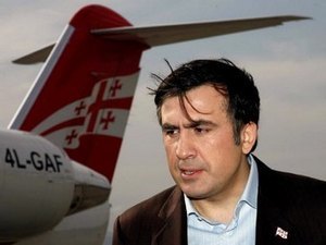 Саакашвили не смог вернуться в запланированное время из Румынии из-за поломки самолета.