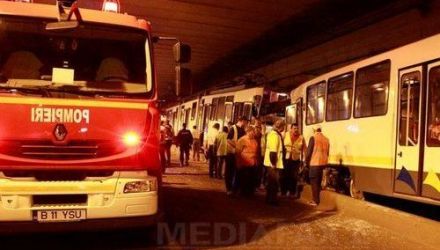 Aceştia au precizat că tramvaiul avea vitează la intrarea în pasaj, iar în momentul impactului aproape toţi pasagerii au căzut.