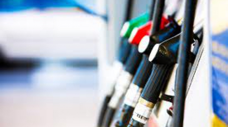 Acestea s-au ieftinit, la sfârșitul săptămânii trecute: benzina cu 45 de bani, iar motorina cu 25-40 de bani