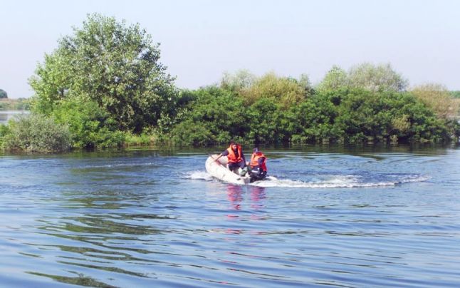  După o oră şi jumătate de căutări, trupul neînsufleţit al victimei a fost scos la suprafaţă.