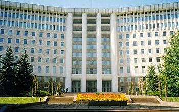 Pentru finalizarea lucrărilor de reparaţie a clădirii Parlamentului, anterior au fost alocaţi din bugetul de stat 200 mil. lei
