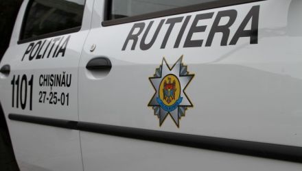 Un accident a avut loc pe viaduct. Doua automobile s-au tamponat. În urma impactului, două persoane au fost transportate la spital.