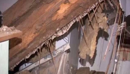 Victimele au fost scoase de sub dărâmături cu ajutorul salvatorilor