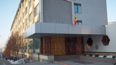 În acelaşi context, Viorel Chetraru respinge categoric ideea că instituţia pe care o conduce ar fi influenţată politic