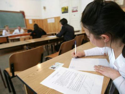 Este analizată situaţia a încă 17 absolvenţi ai liceului ”M.Viteazul” din Chişinău