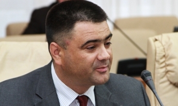 Ministrul în exercițiu al Apărării a precizat că are o mică afacere la țară. 