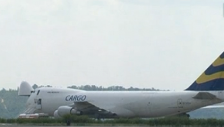 Avionul are o lungime de 70 de metri şi poate efectua curse foarte lungi