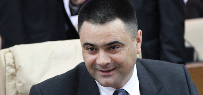 Socialiştii au au declarat că vor înregistra un proiect de moţiune de cenzură pentru demisia lui Marinuţă.