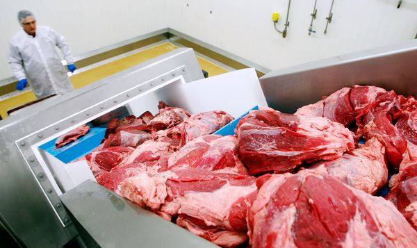 Rusia ar putea sista importurile de carne refrigerată din UE.