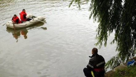 Cadavrul tânărului de 21 de ani a fost observat de niște pescari. Acesta dispăruse de acasă acum 3 zile.