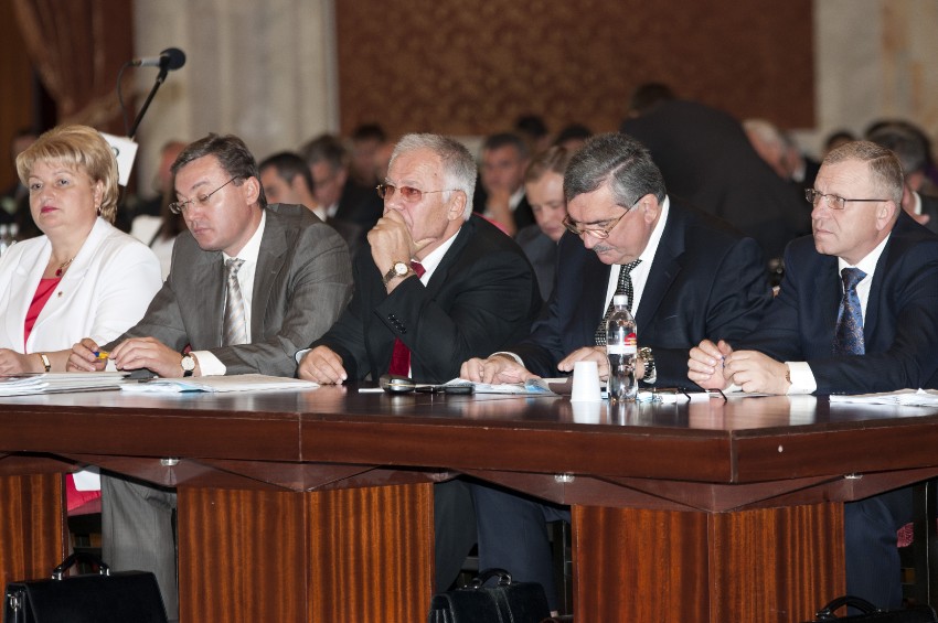 La propunerea fracțiunii PLDM, Parlamentul a luat o pauză, pentru convocarea alianței.
