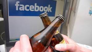 Un studiu efectuat în 2012 a arătat că persoanele care accesează site-urile de socializare în mod regulat îşi schimbă comportamentul în mod negativ.