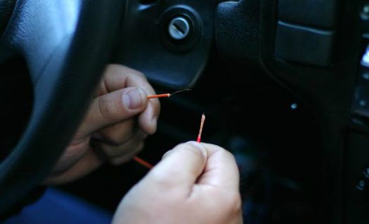 14-летний мальчик, разбив боковое стекло автоцистерны „Apă-Canal Chişinău”, угнал автомобиль. 