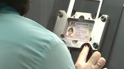 Moldovenii ar putea solicita, de la 1 ianuarie 2014, eliberarea buletinelor de identitate electronice. 