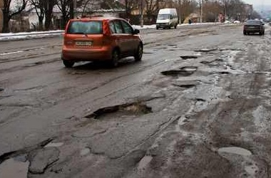 Молдавские дороги нуждаются в капитальном ремонте. Фото: segodnya.ua 