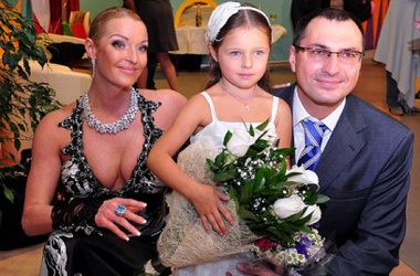 Анастасия Волочкова родила Ариадну в сентябре 2005 года. Ее отцом является бизнесмен Игорь Вдовин. Фото: storystar.ru