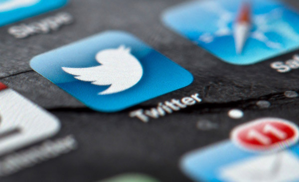 Приложение LivesOn, способное самостоятельно продолжить Twitter-микроблог пользователя после его смерти.
