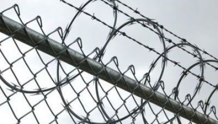 El a fost reţinut de către colaboratorii penitenciari tocmai în satul Caracuşeni, raionul Briceni.
