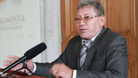  Împotrivă a votat deputatul neafiliat Mihai Godea și deputatul PLDM, Io Butmalai.
