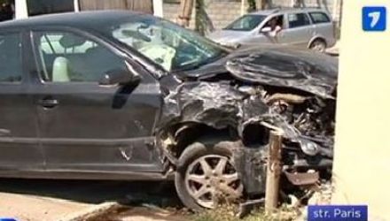 Impactul a fost atât de puternic încât ambele mașini au fost puternic deteriorate