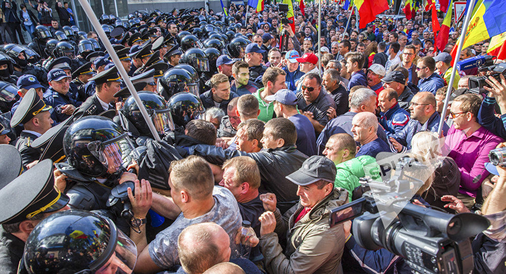 Молодого человека задержали на 72 часа во время протестов в столице на Болгарской. Фото: sputnik.md