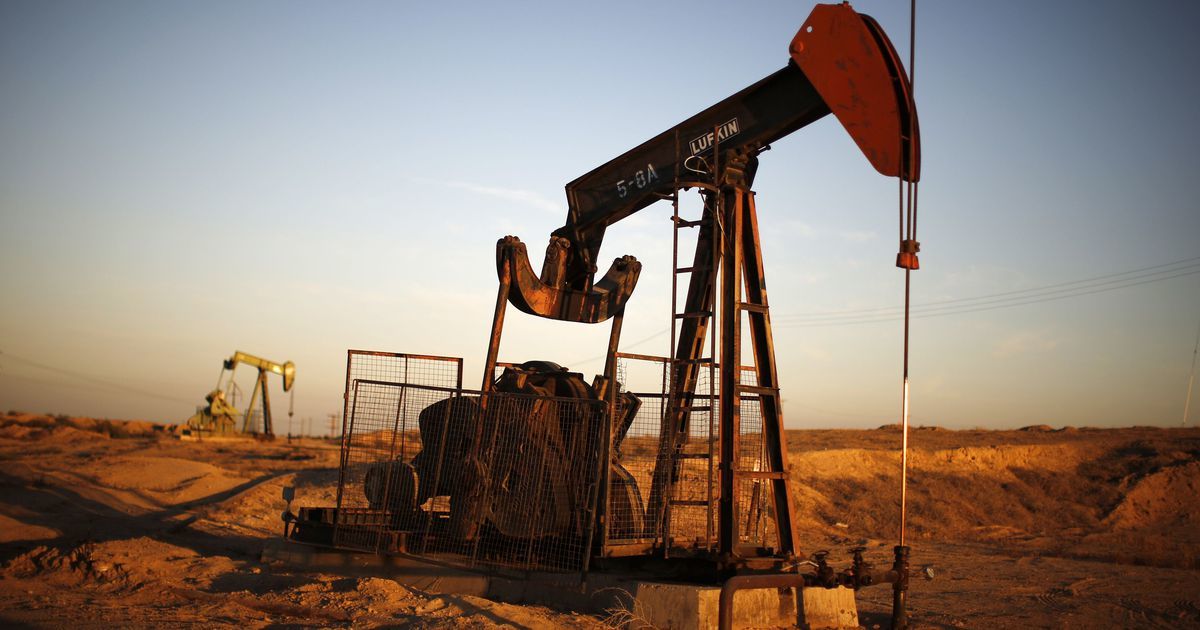 Цена нефти марки Brent опустилась ниже 57 долларов за баррель.